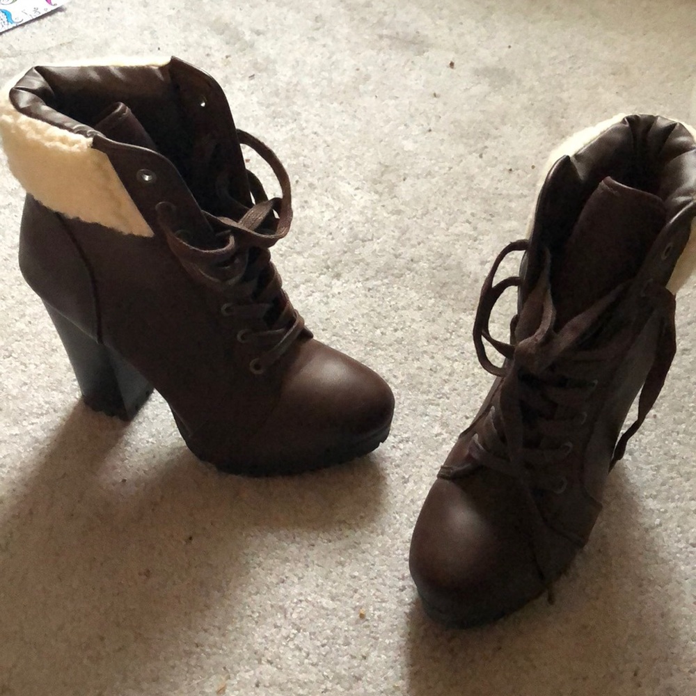 High heeled booties with laces and fur on outside